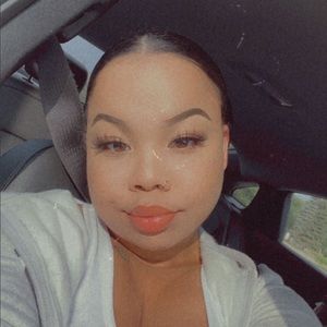 Meet your Posher, Raquel